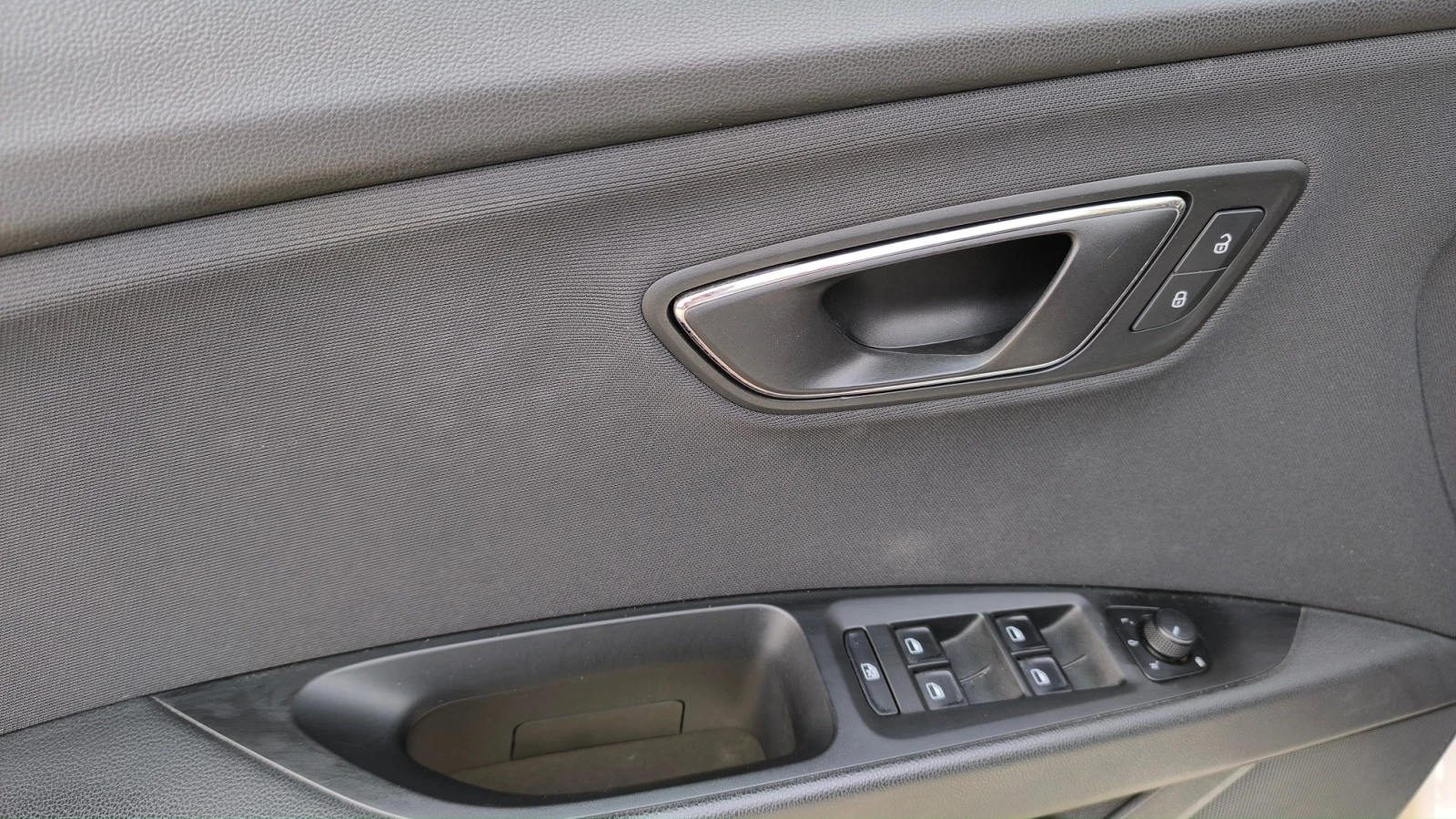 Seat Leon 1.4 TSI Style, снимка 8 - Автомобили и джипове - 53739413