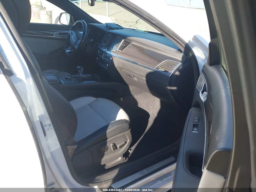 Genesis G80 3.3l 3.3T Sport, снимка 5 - Автомобили и джипове - 53905804