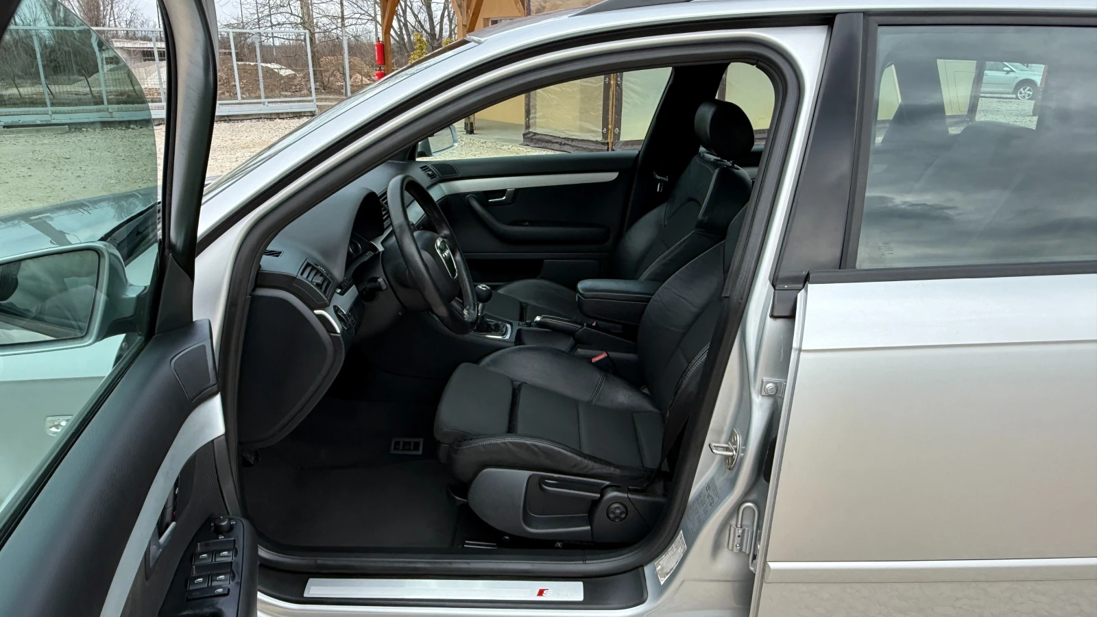 Audi A4 2.0TDI/140кс/S line/ШИБЕДАХ/НОВ ВНОС ОТ ИТАЛИЯ, снимка 13 - Автомобили и джипове - 53914285