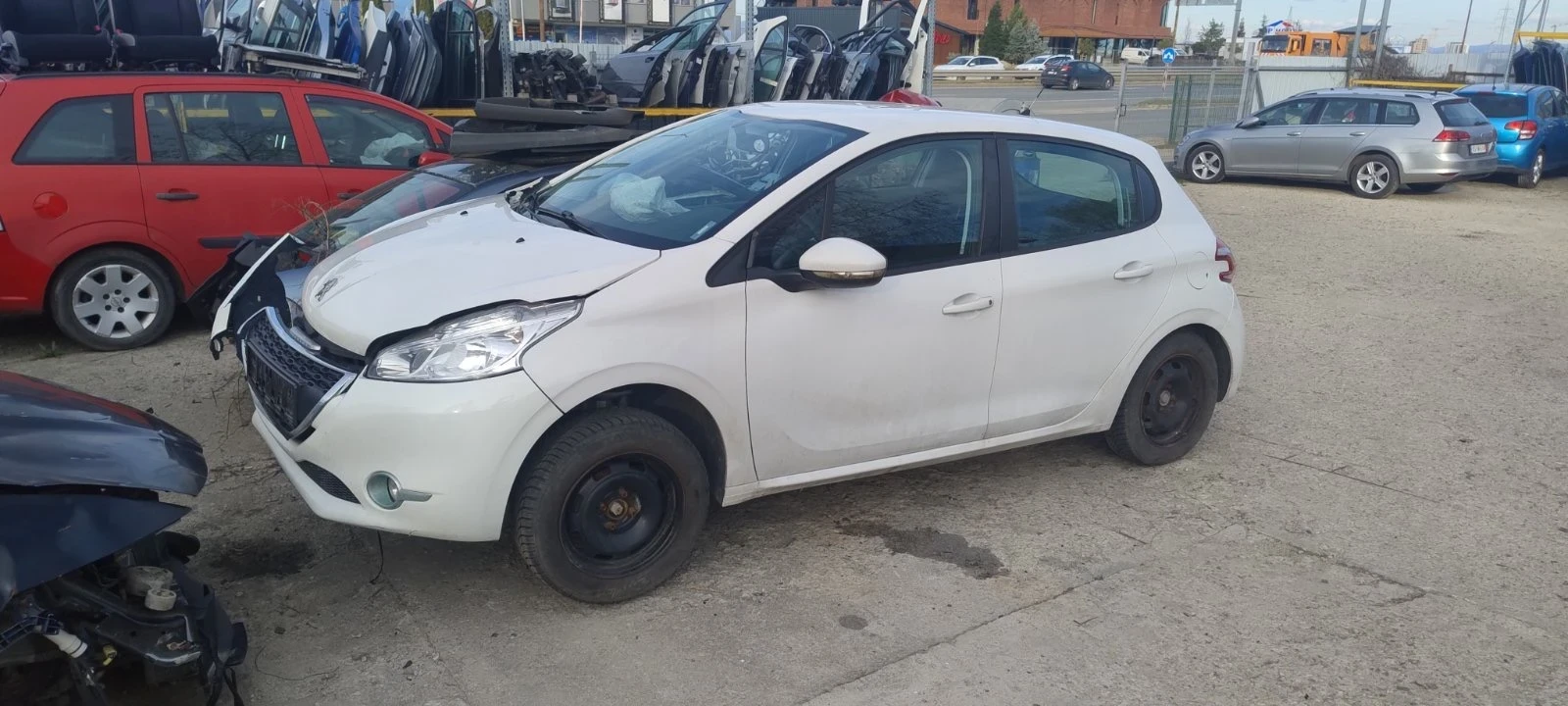 Peugeot 208 1.4 d, снимка 2 - Автомобили и джипове - 54117697