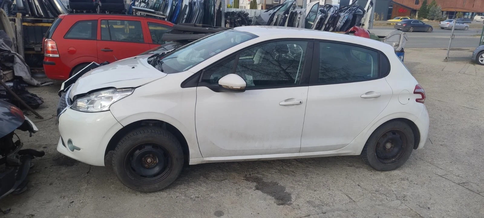 Peugeot 208 1.4 d, снимка 5 - Автомобили и джипове - 54117697