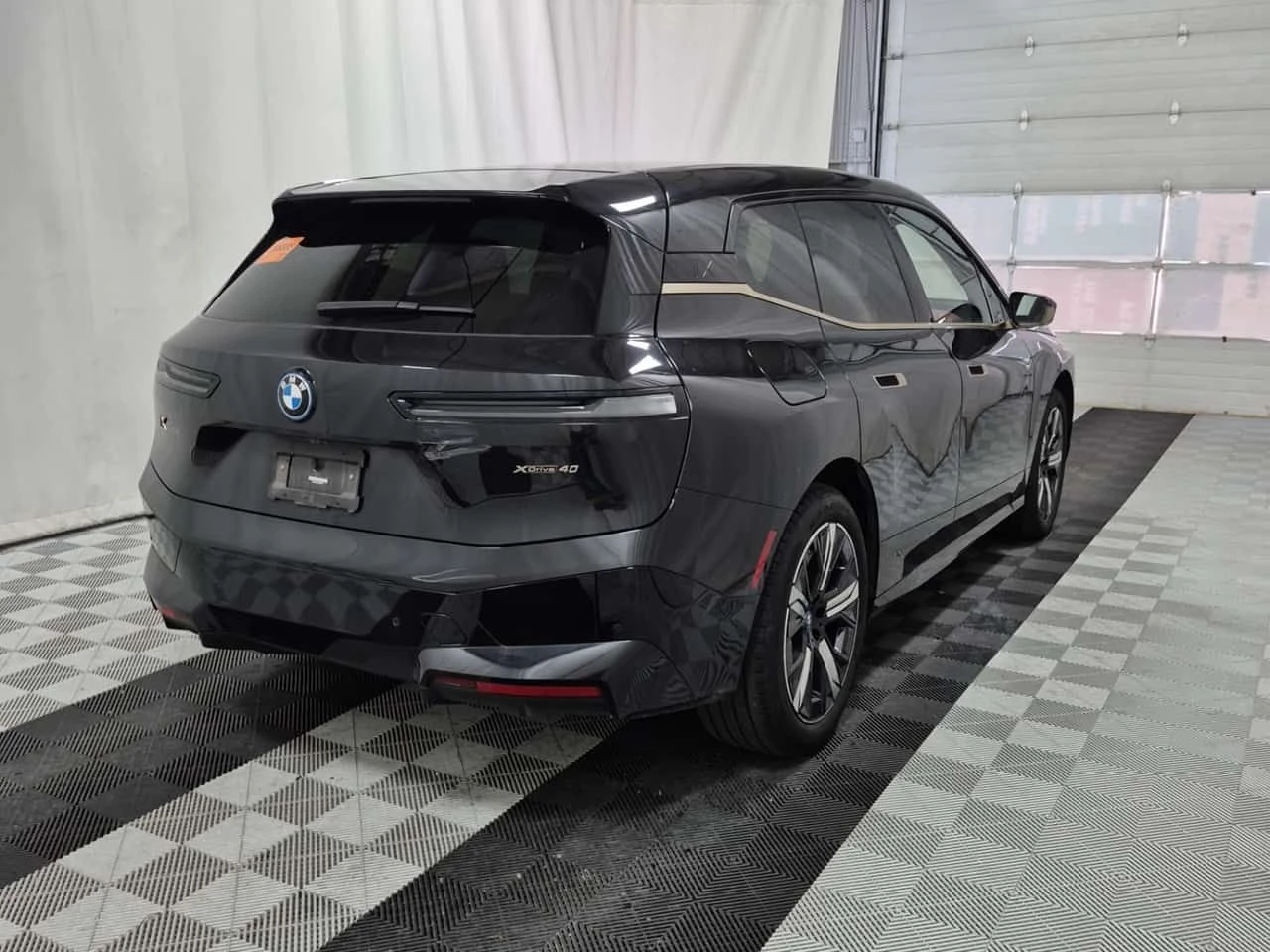 BMW iX XDRIVE40| SWAROWSKI| HUD| 360| PANO| 2 �����|  | Mobile.bg � ����������� 3