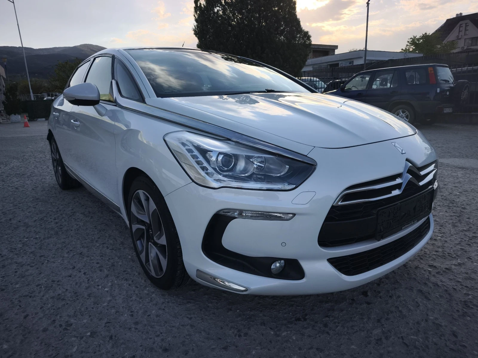 Citroen DS5 2.0HDI 180кс EXCLUSIVE NEW !!!, снимка 3 - Автомобили и джипове - 54455305