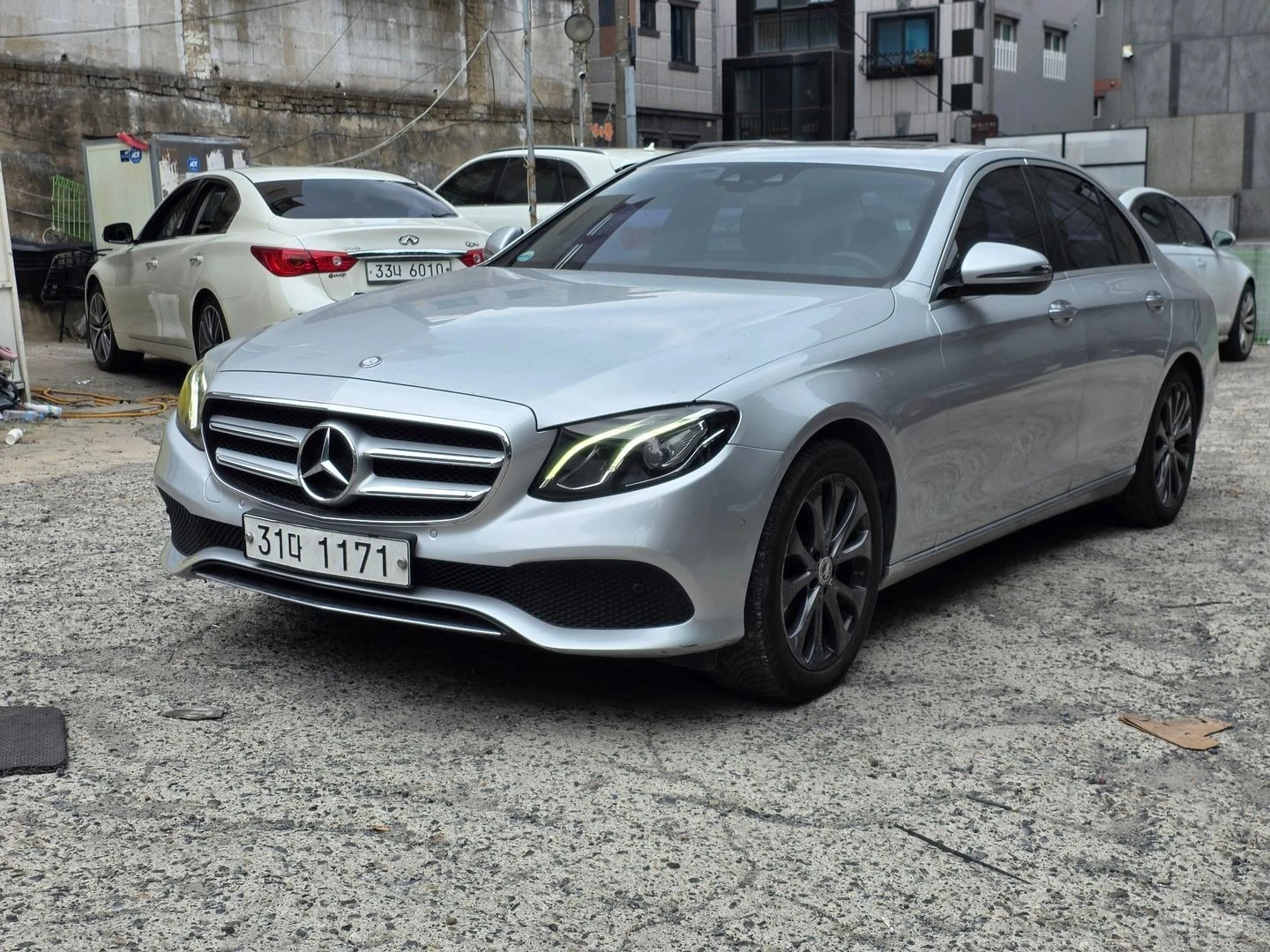 Mercedes-Benz E 200 AVANGARDE* КОЖА* НАВИ* ПАНО