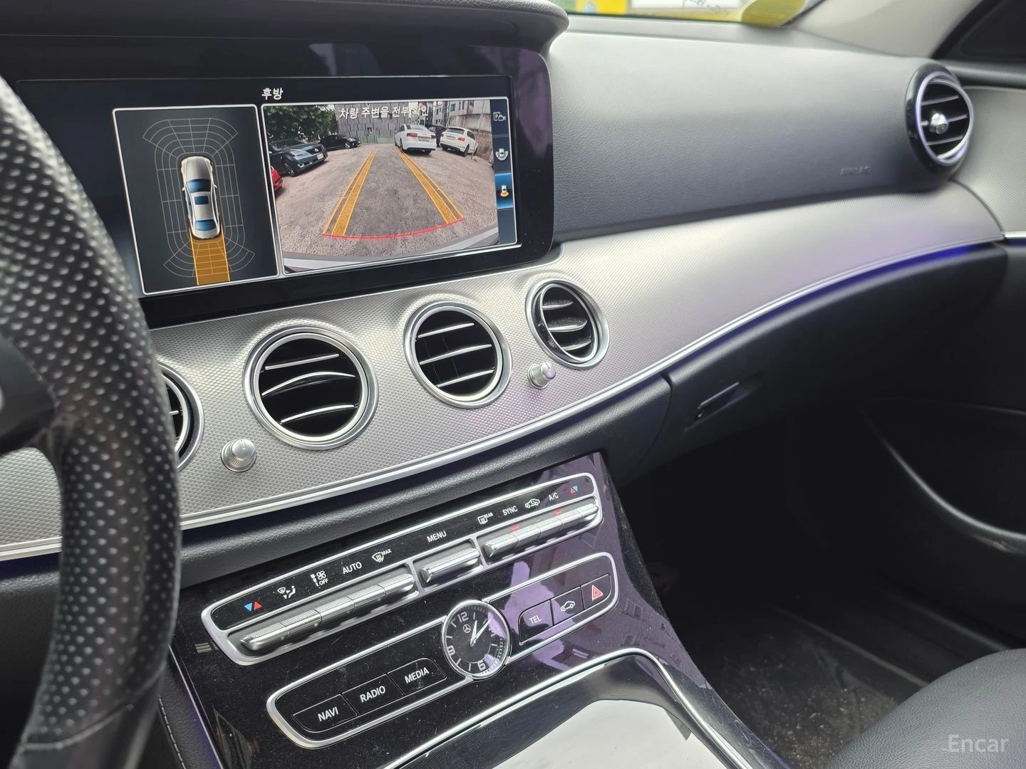Mercedes-Benz E 200 AVANGARDE* КОЖА* НАВИ* ПАНО, снимка 16 - Автомобили и джипове - 55593257