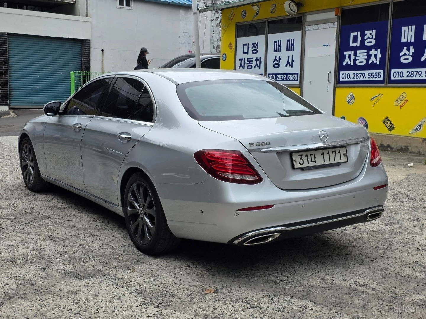 Mercedes-Benz E 200 AVANGARDE* КОЖА* НАВИ* ПАНО, снимка 4 - Автомобили и джипове - 55593257