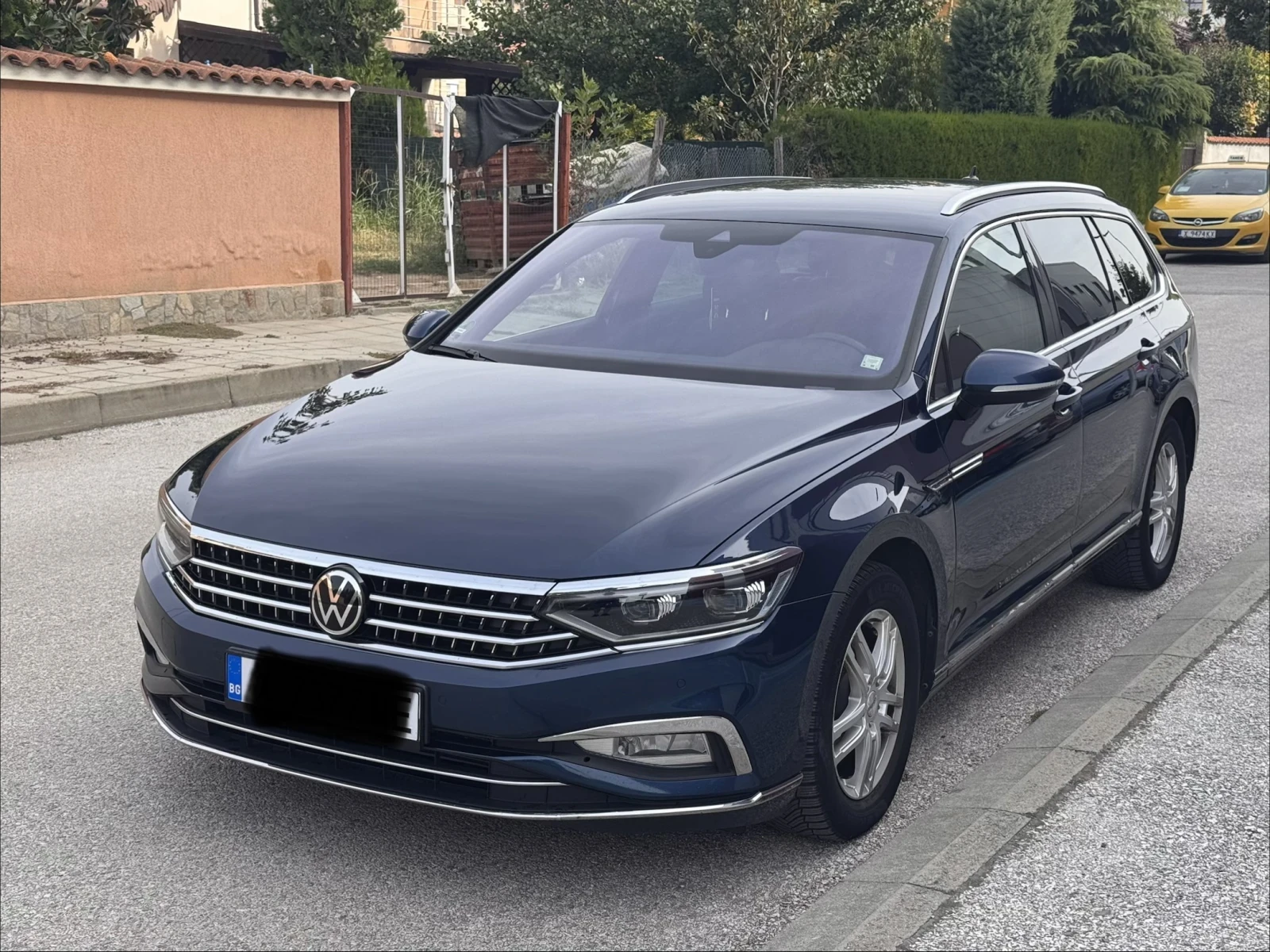 VW Passat 2.0 TDI, снимка 3 - Автомобили и джипове - 56177876