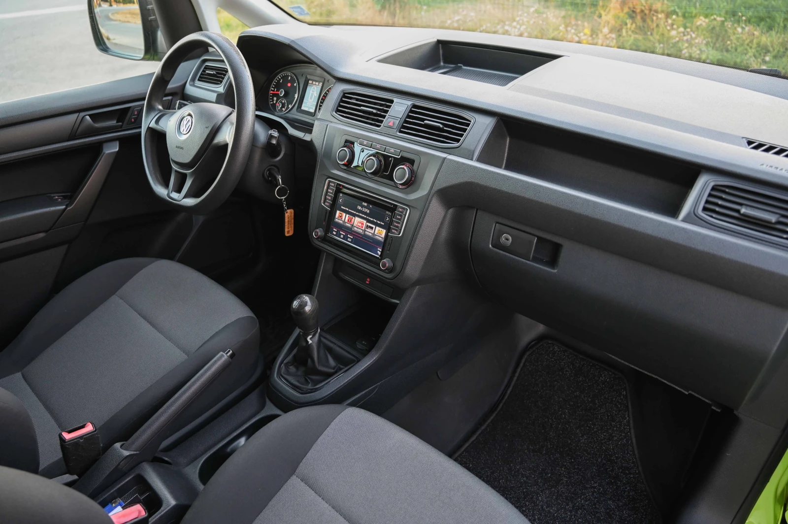 VW Caddy 1.6TDI, снимка 10 - Автомобили и джипове - 56361018
