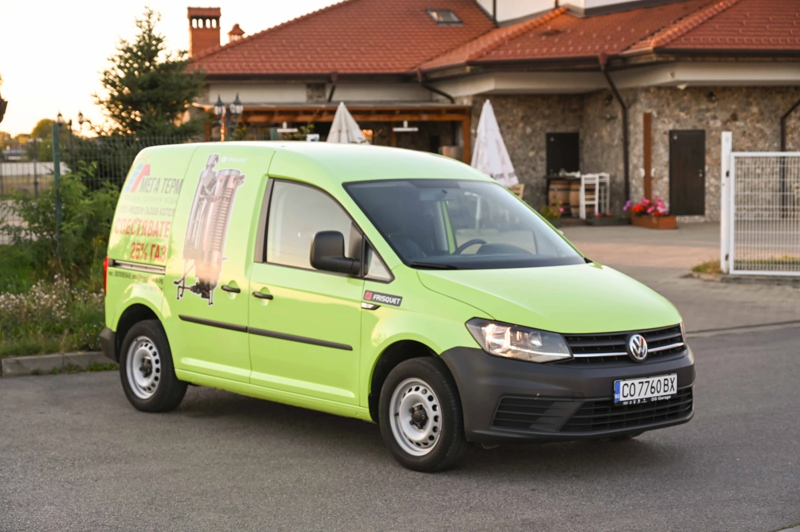 VW Caddy 1.6TDI, снимка 5 - Автомобили и джипове - 56361018