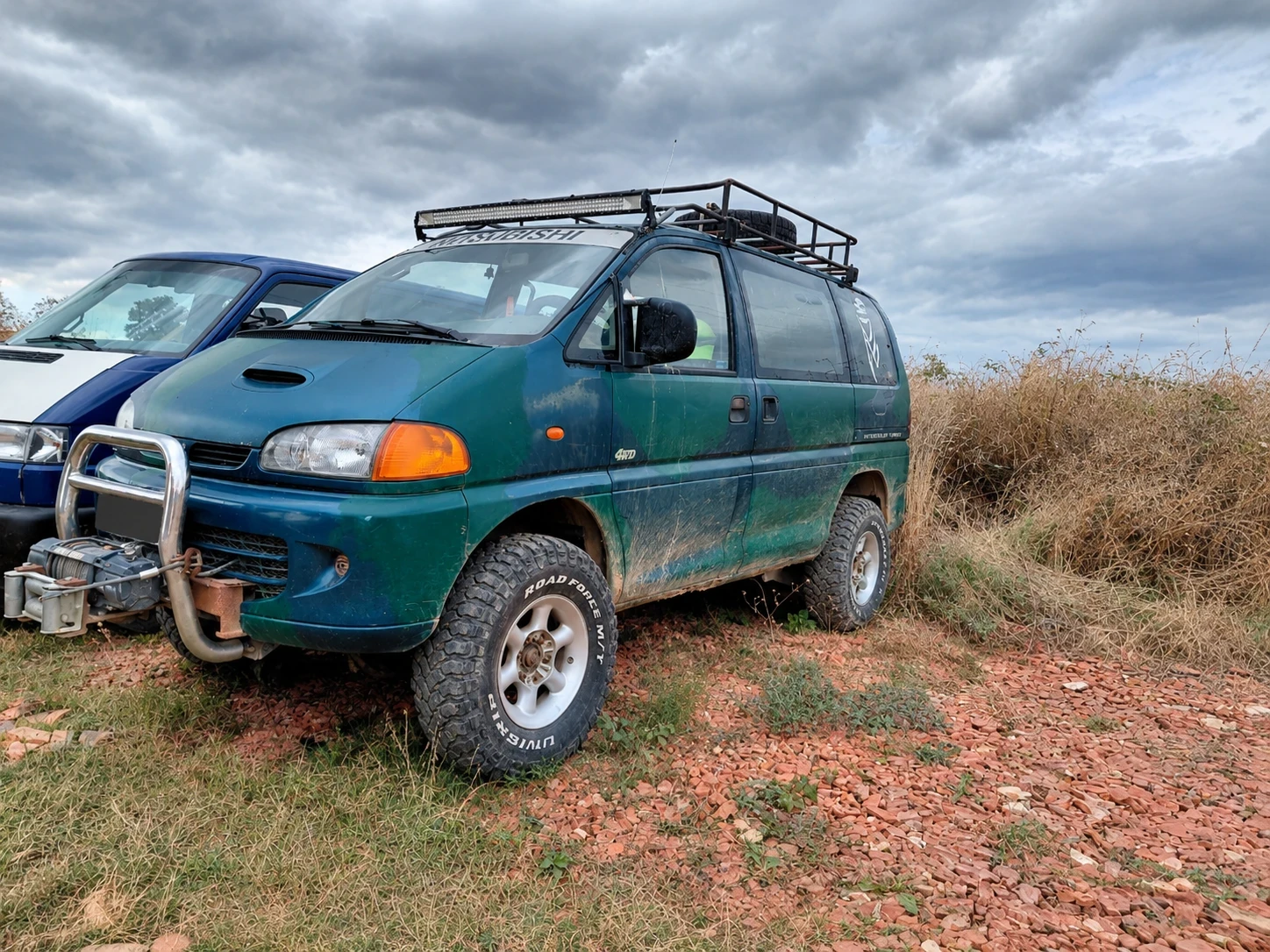 Mitsubishi Space gear, снимка 2 - Автомобили и джипове - 56570039