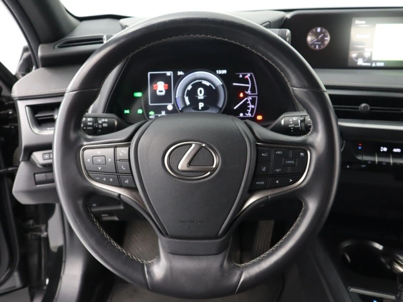 Lexus UX 250h, снимка 13 - Автомобили и джипове - 47882479