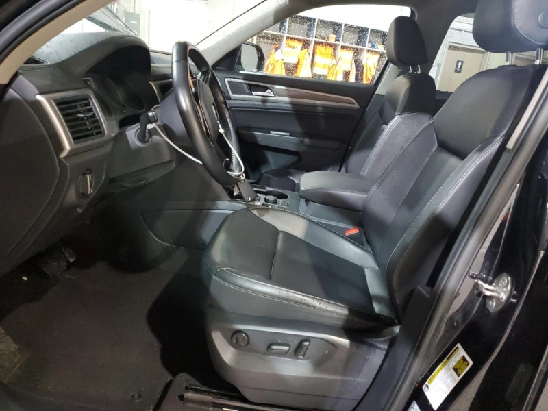 VW Atlas SE / Apple CarPlay & Android Auto / Multi-Zone / , снимка 7 - Автомобили и джипове - 52669858