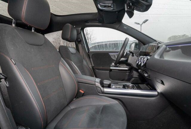 Mercedes-Benz GLA 200 d 4Matic = AMG Line= Carbon Гаранция, снимка 9 - Автомобили и джипове - 45934136