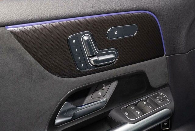 Mercedes-Benz GLA 200 d 4Matic = AMG Line= Carbon Гаранция, снимка 3 - Автомобили и джипове - 45934136