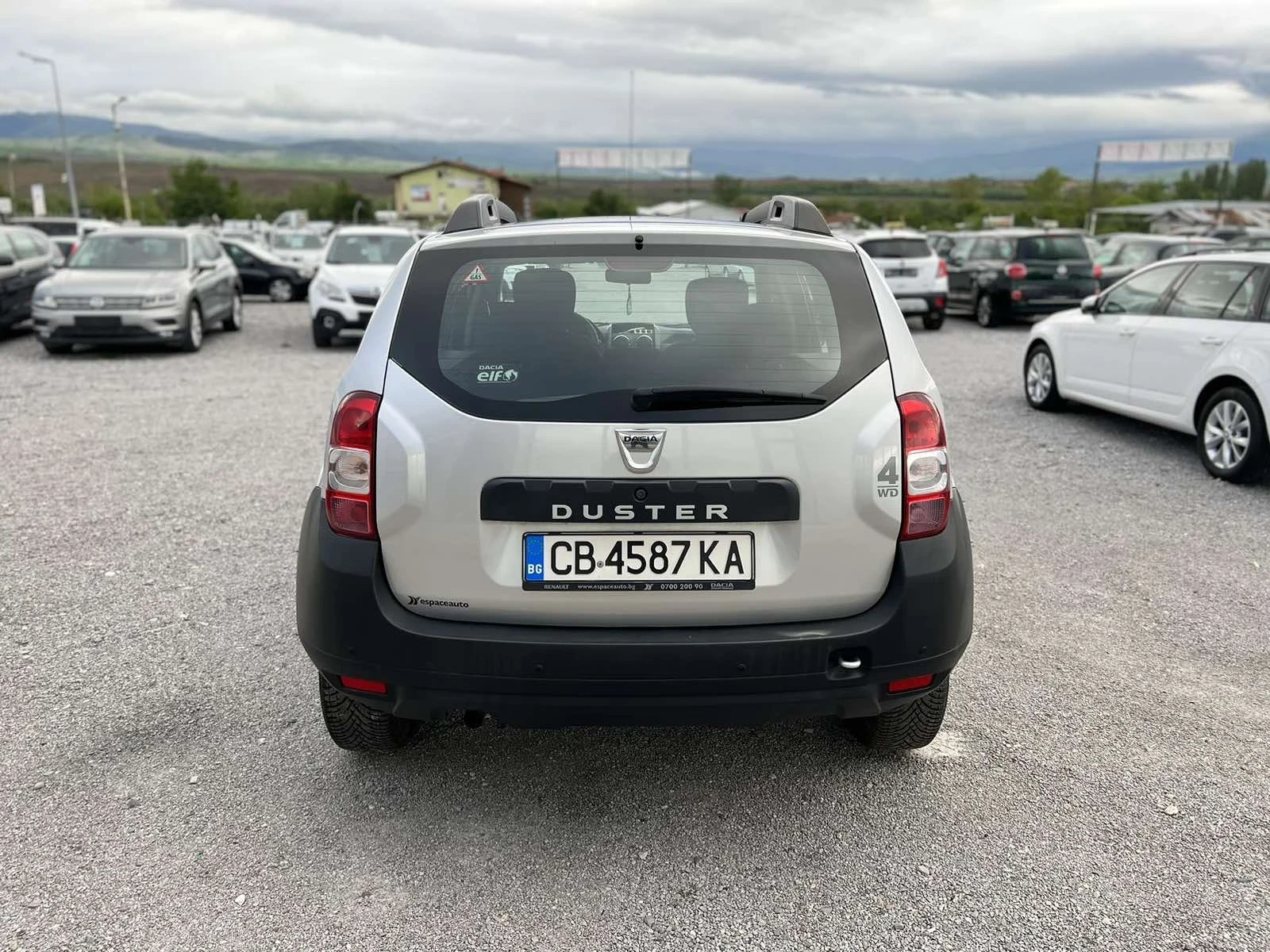 Dacia Duster 1.6i-ГАЗ-4Х4-EURO 6B-101000КМ - изображение 5