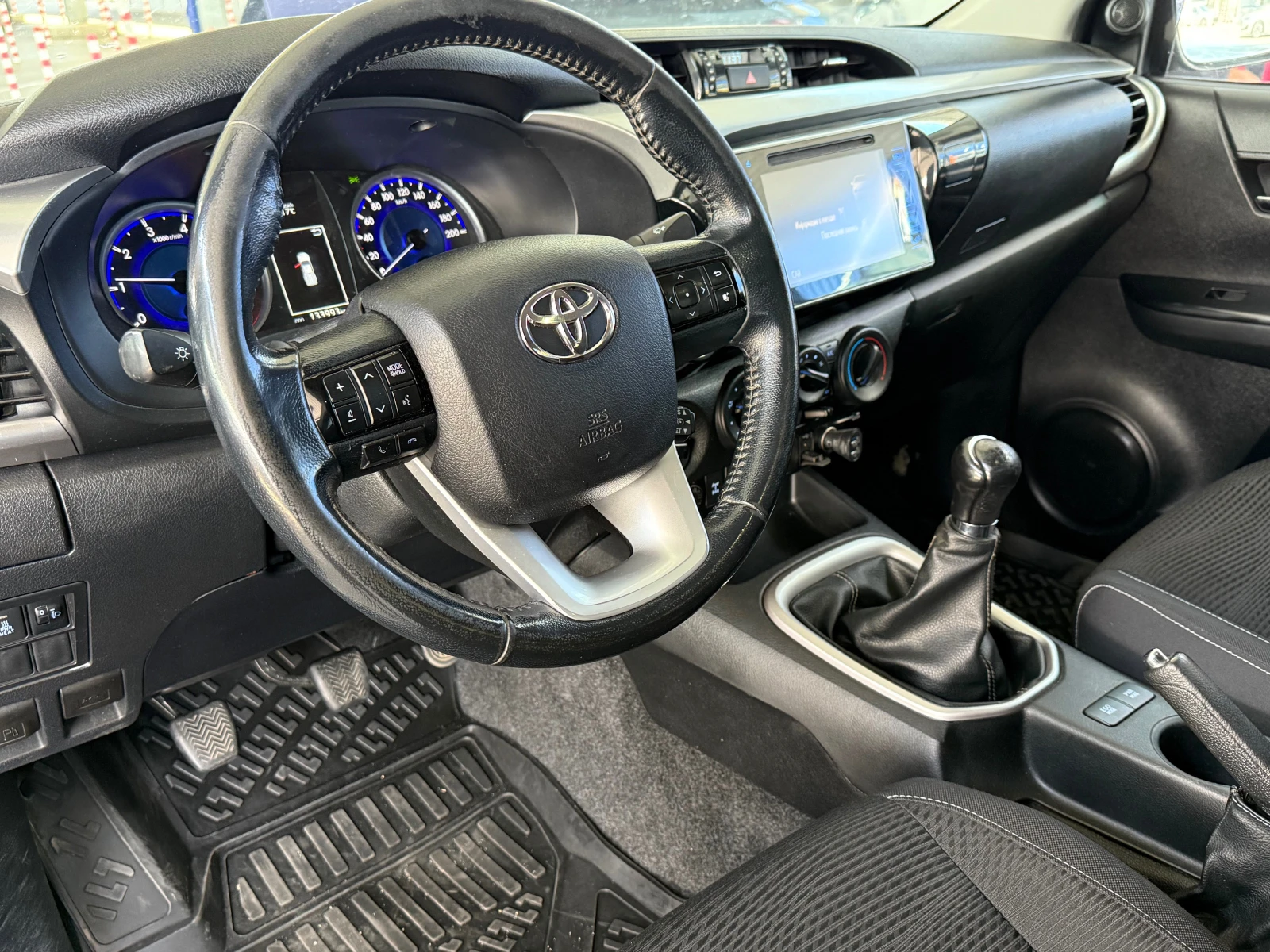 Toyota Hilux 2.4 4Х4 - изображение 9