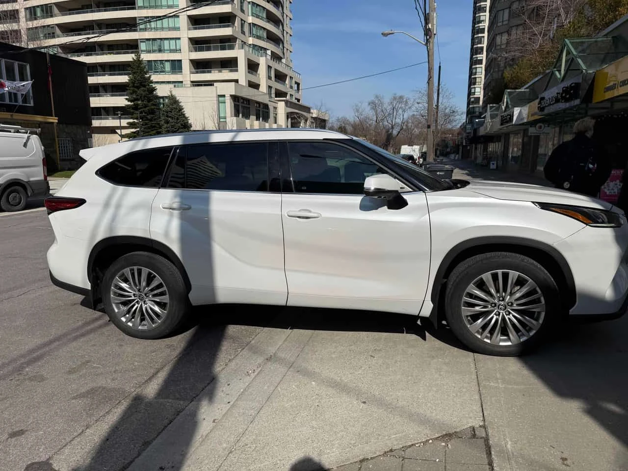 Toyota Highlander * 7 МЕСТЕН * 360 * ОБДУХВАНЕ * 2 КЛЮЧА, снимка 3 - Автомобили и джипове - 54158327