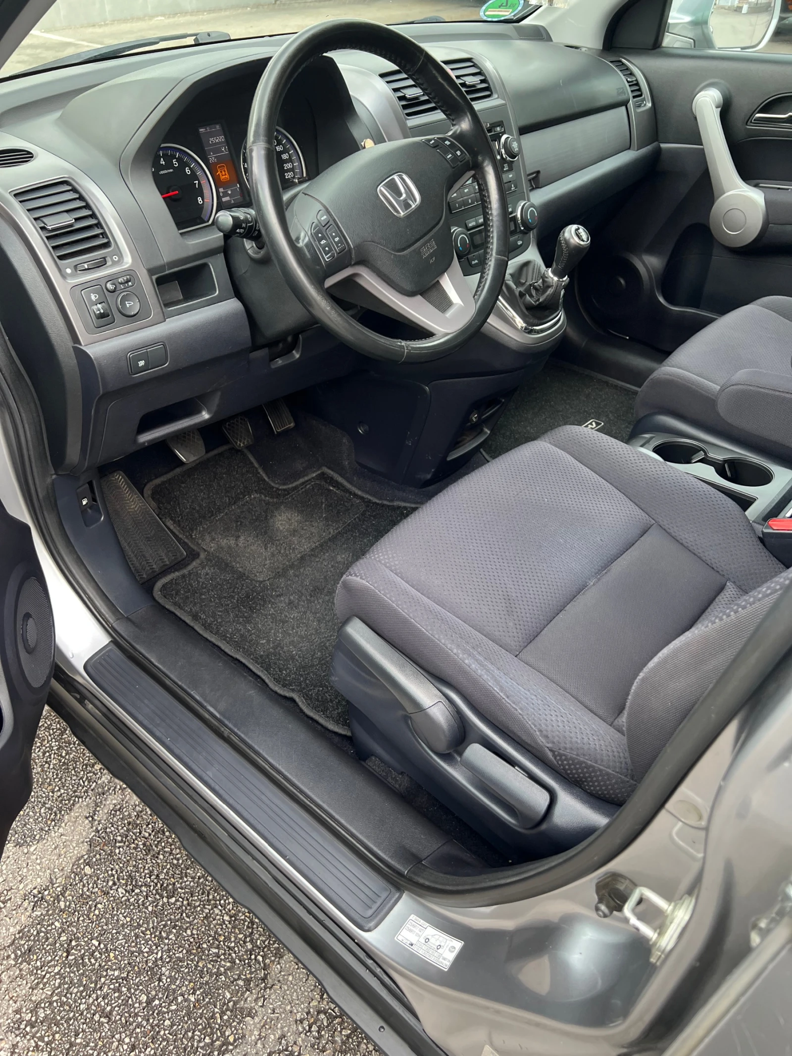 Honda Cr-v 2.0 KLIMA 150kc, снимка 6 - Автомобили и джипове - 54582324