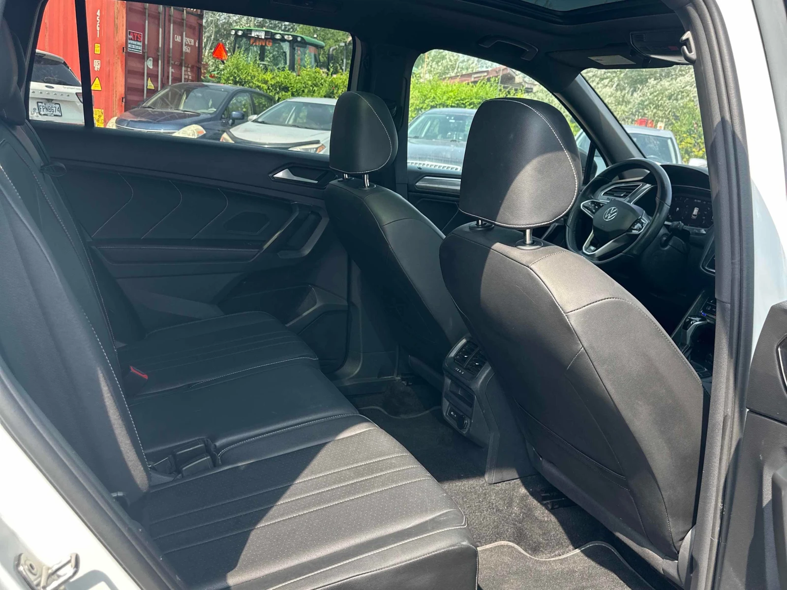 VW Tiguan * Comfortline R Line Black Edition * CARFAX * , снимка 10 - Автомобили и джипове - 55932238