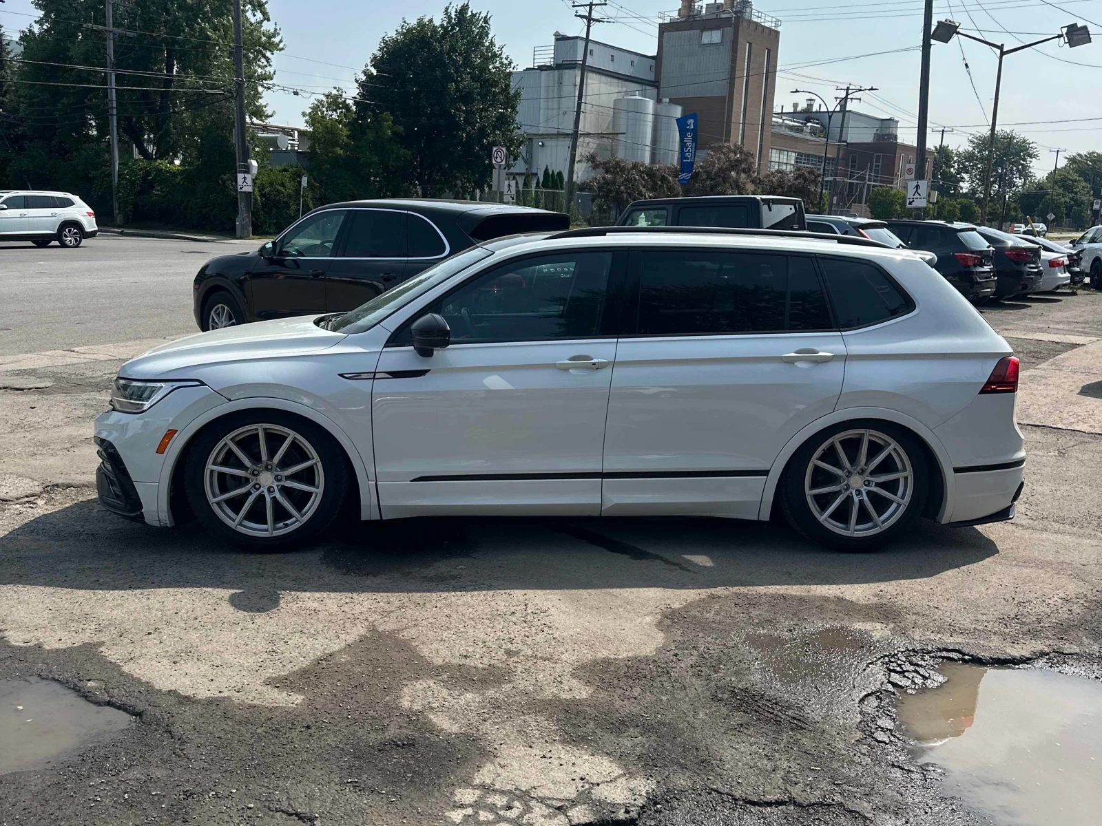 VW Tiguan * Comfortline R Line Black Edition * CARFAX * , снимка 13 - Автомобили и джипове - 55932238