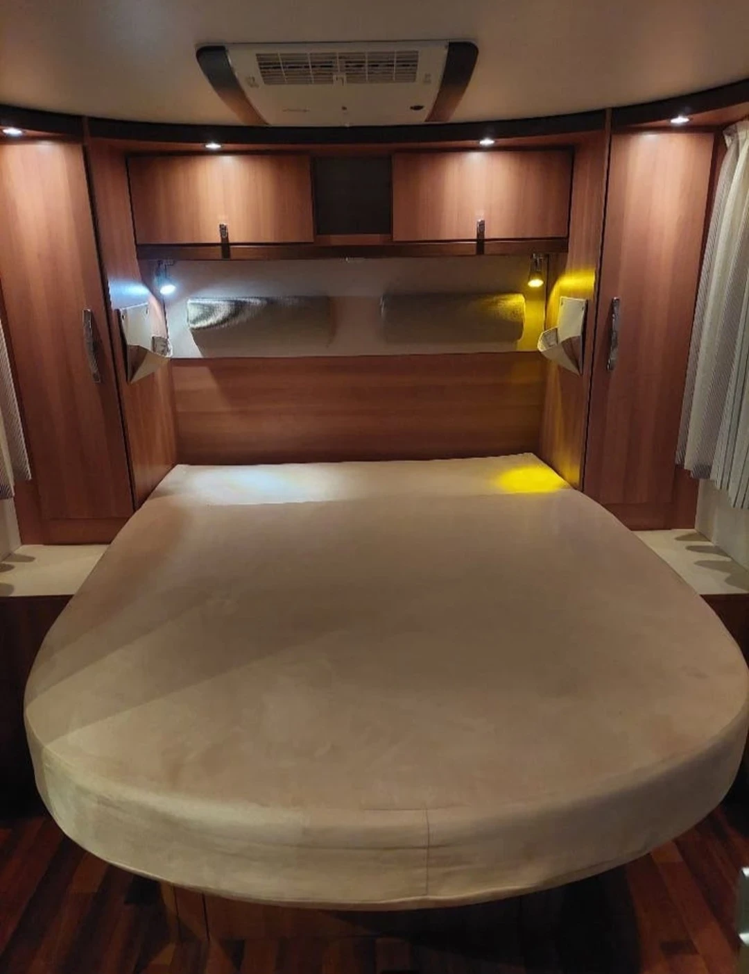 Кемпер HYMER / ERIBA Hymer Tramp 698 CL Exclusive Line , снимка 10 - Каравани и кемпери - 55146396