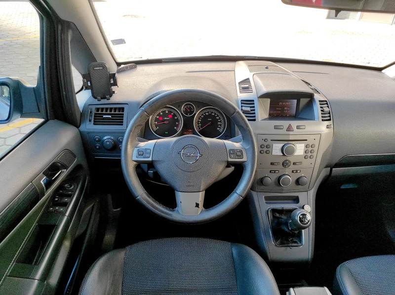 Opel Zafira, снимка 13 - Автомобили и джипове - 49030295