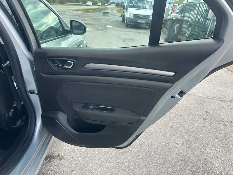 Renault Megane, снимка 8 - Автомобили и джипове - 50841179