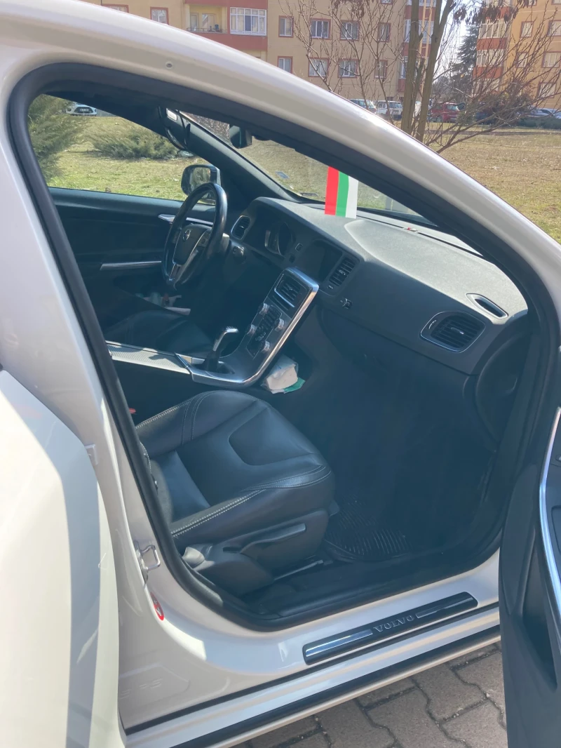 Volvo V60, снимка 12 - Автомобили и джипове - 51631951