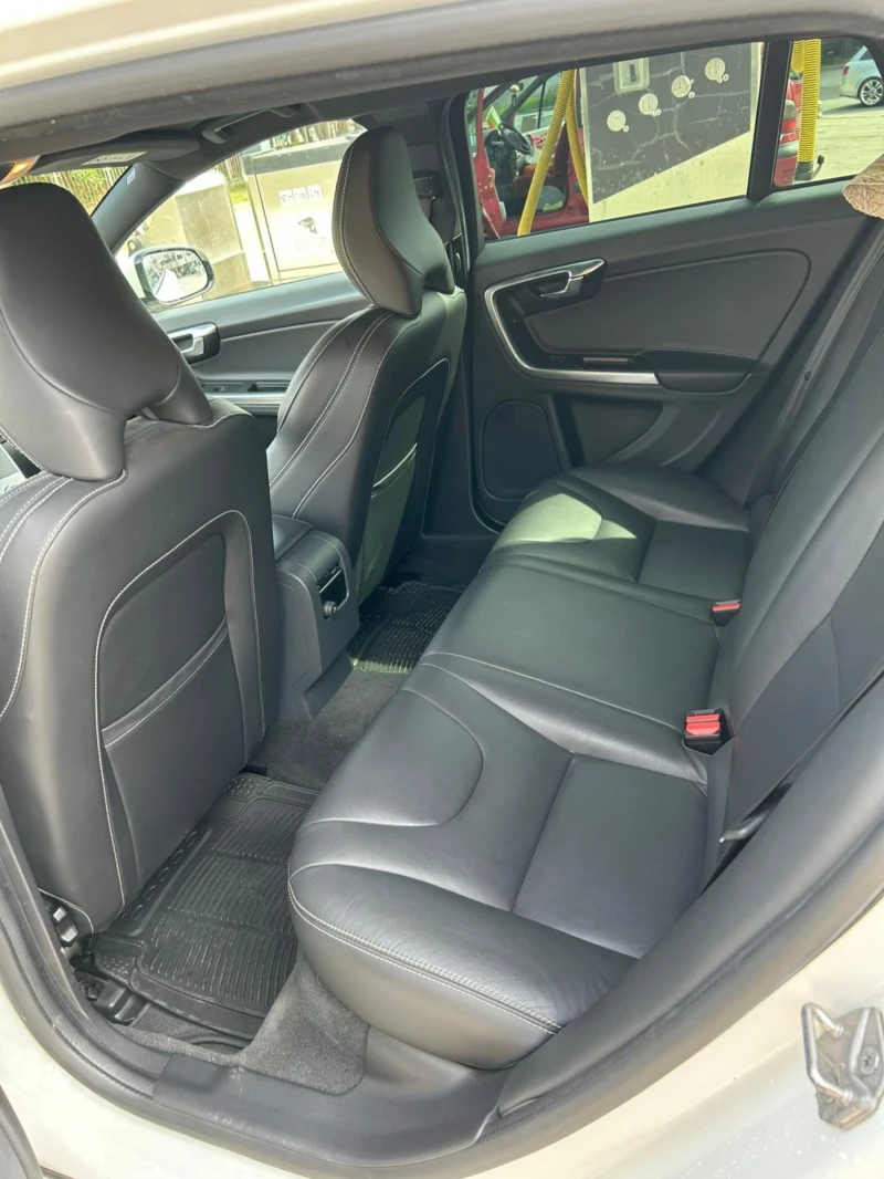Volvo V60, снимка 6 - Автомобили и джипове - 51631951