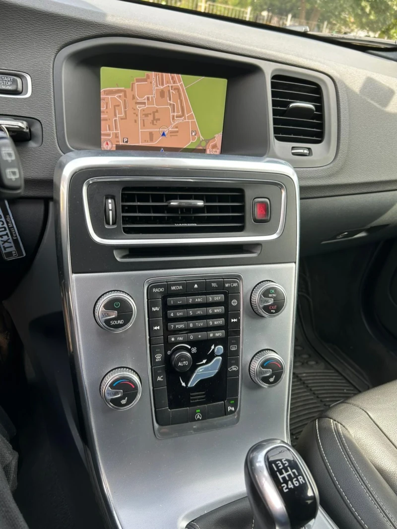 Volvo V60, снимка 5 - Автомобили и джипове - 51631951