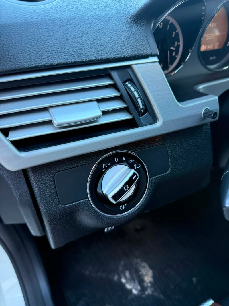 Mercedes-Benz E 220, снимка 15 - Автомобили и джипове - 52697687