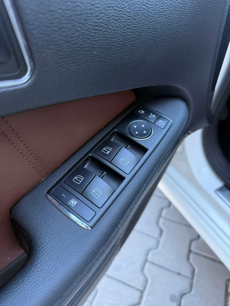 Mercedes-Benz E 220, снимка 16 - Автомобили и джипове - 52697687