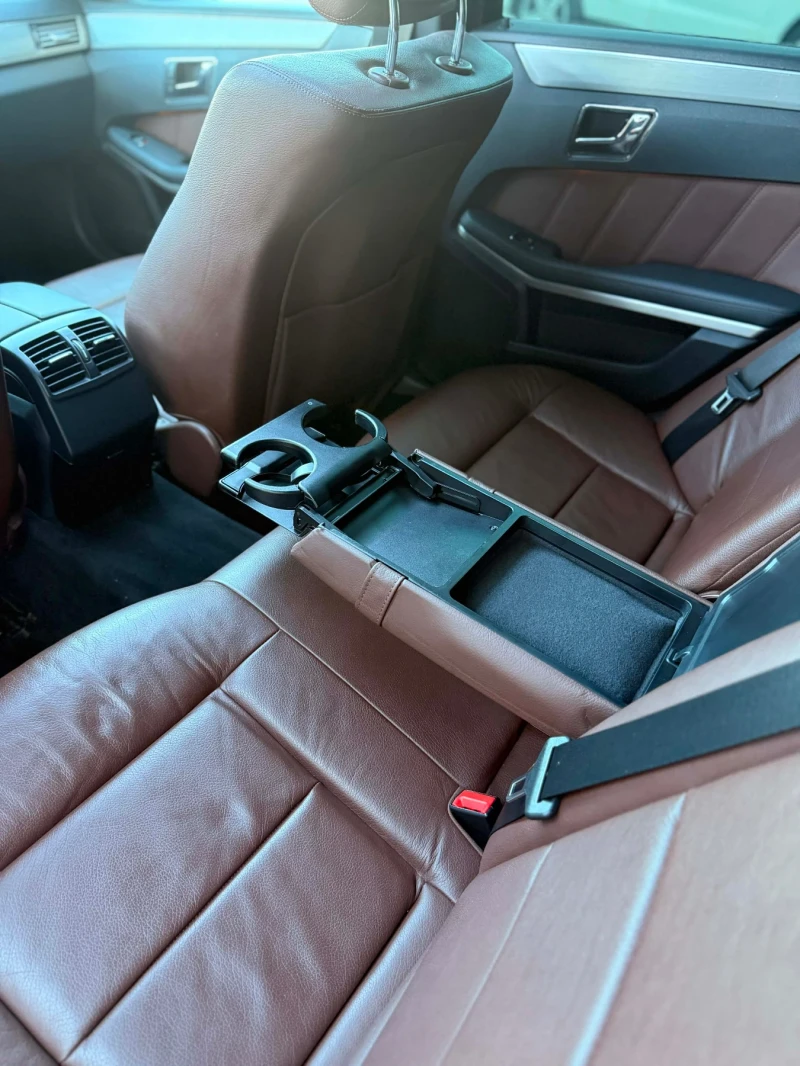 Mercedes-Benz E 220, снимка 11 - Автомобили и джипове - 52697687