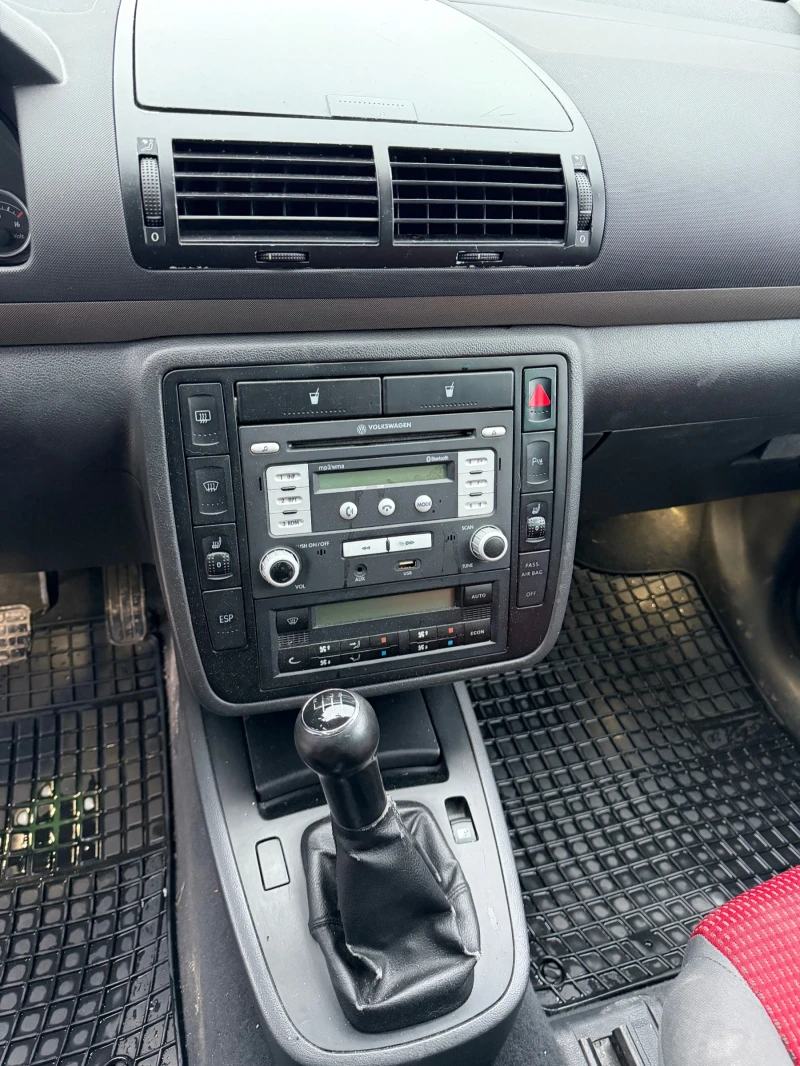 VW Sharan 2.0 TDI ИТАЛИЯНСКИ 6+ 1, снимка 11 - Автомобили и джипове - 53462371