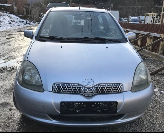 Toyota Yaris 1.0 vvt i, снимка 1 - Автомобили и джипове - 39884021