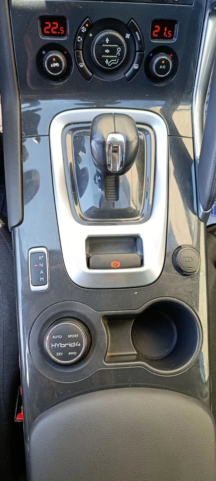 Peugeot 3008, снимка 9 - Автомобили и джипове - 55603630