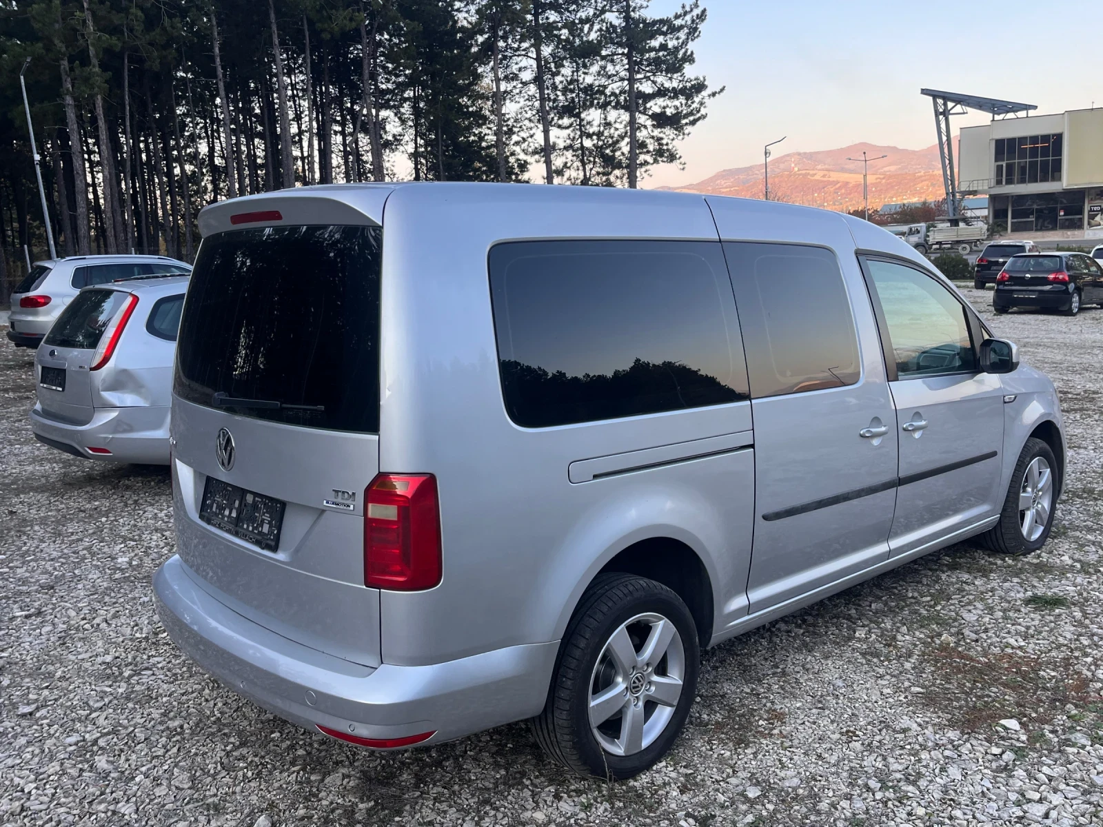 VW Caddy 2.0TDI 102kc 7 Места - изображение 4