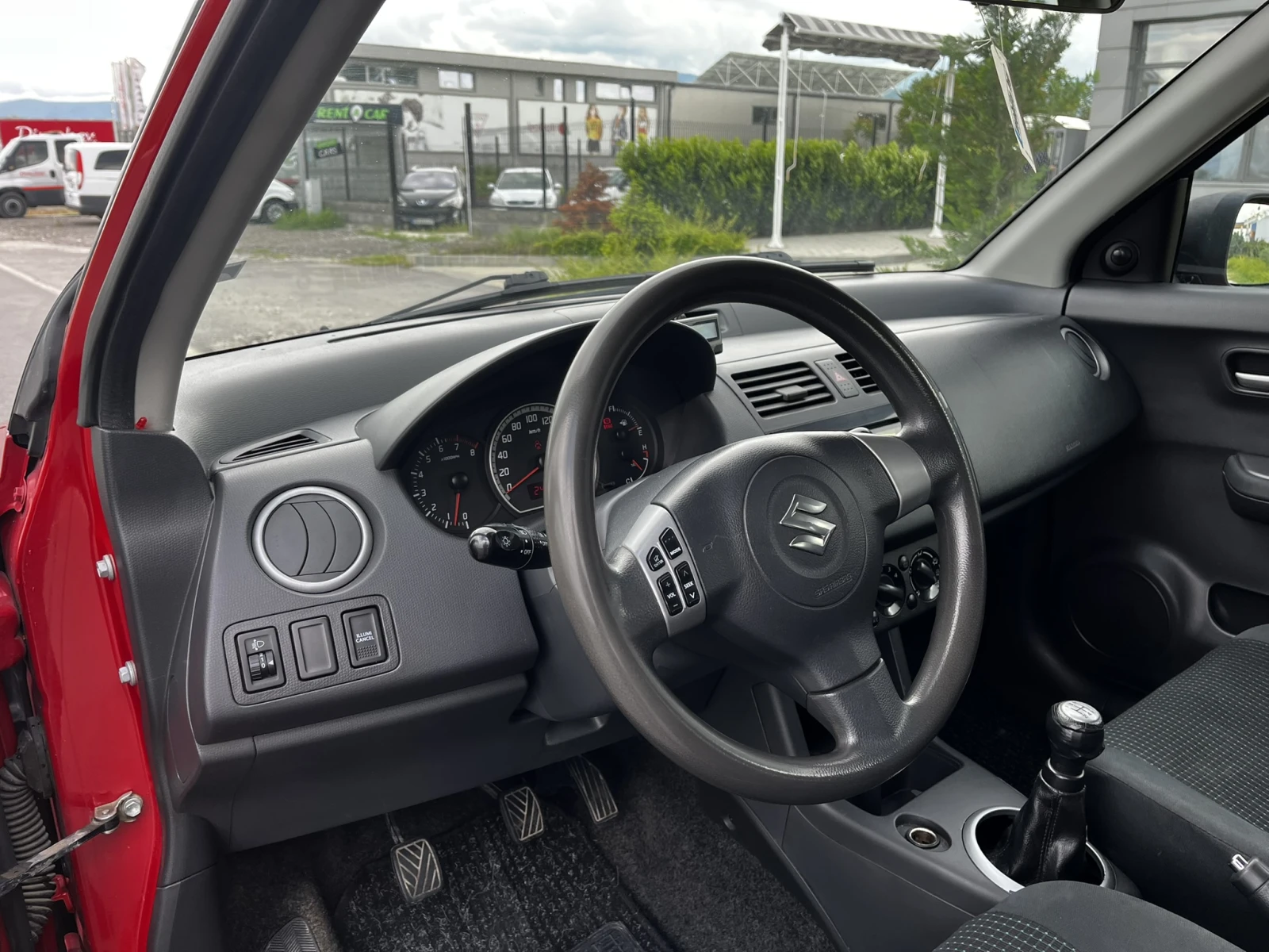 Suzuki Swift 1.3i - изображение 8
