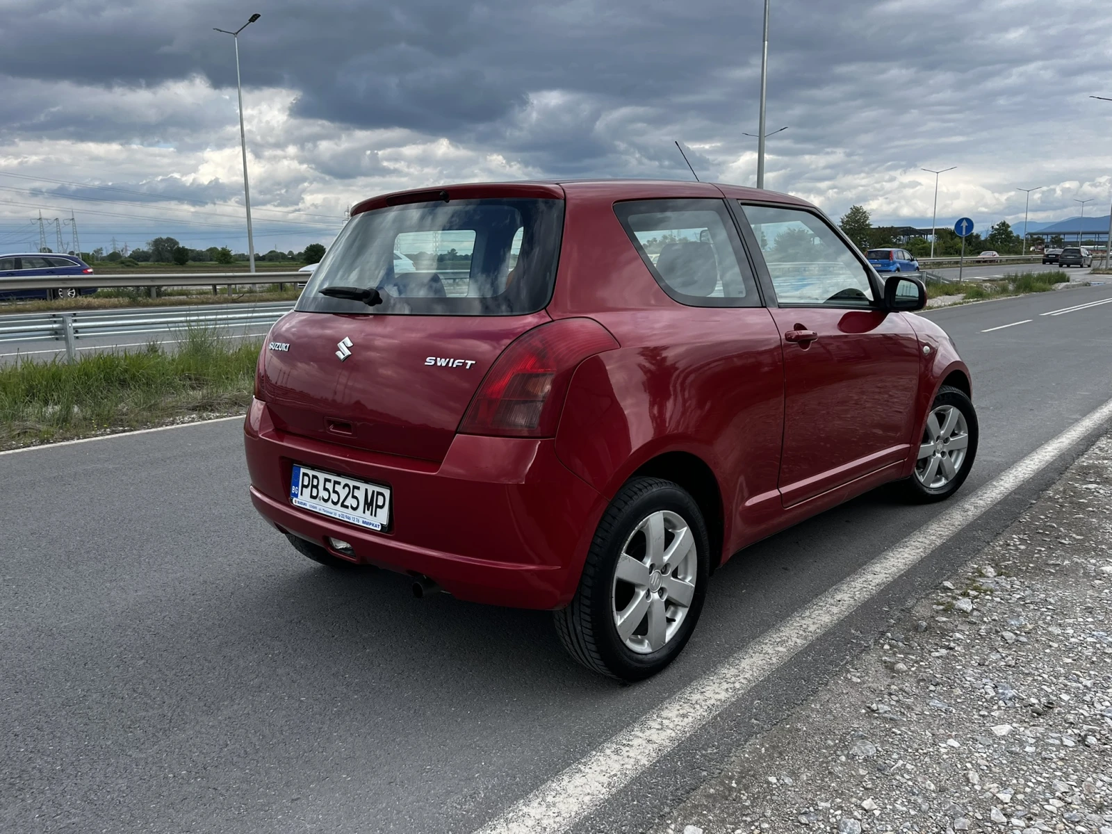 Suzuki Swift 1.3i - изображение 2