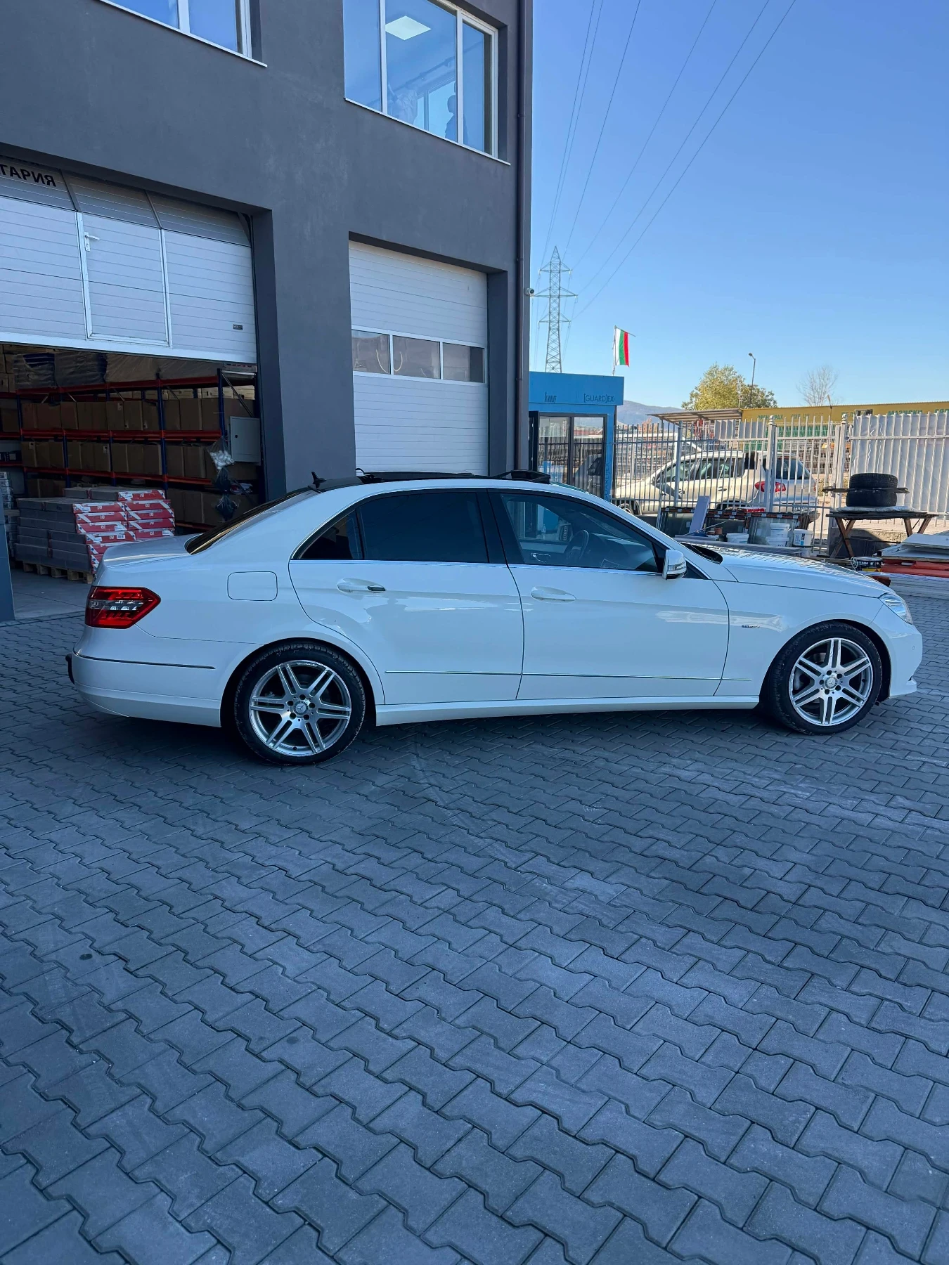 Mercedes-Benz E 220  - изображение 6