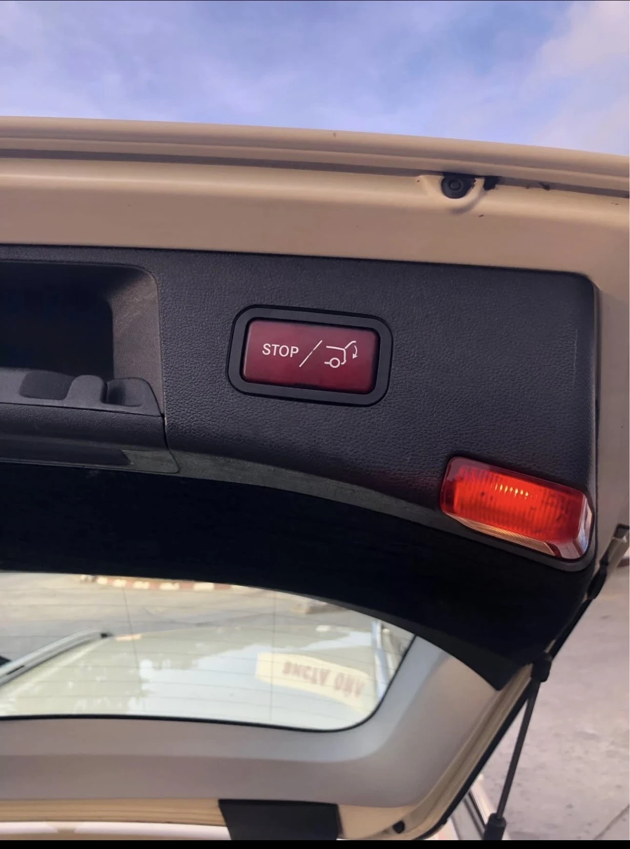 Mercedes-Benz E 200  - изображение 8