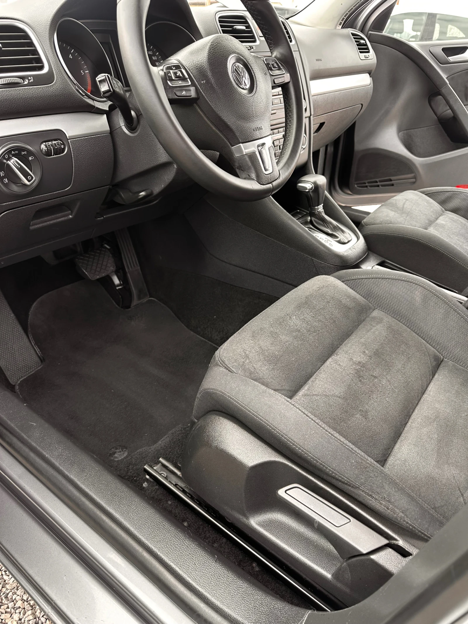 VW Golf 2.0TDI АВТОМАТ , снимка 9 - Автомобили и джипове - 54158315