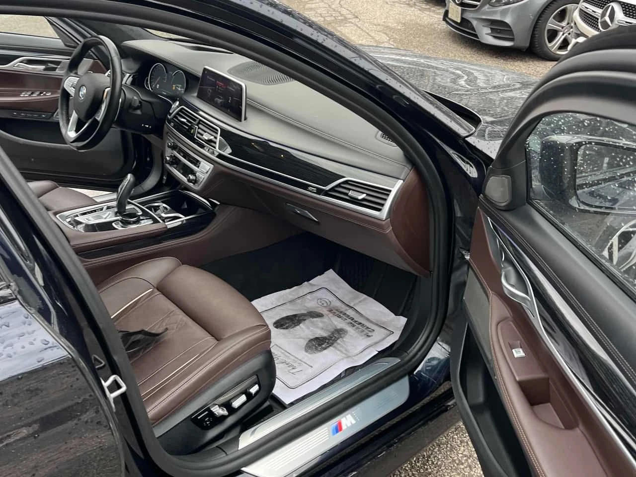 BMW 750 * xDrive * CARFAX * DIGITAL KEY * МАСАЖИ * ОБДУХ, снимка 17 - Автомобили и джипове - 54647768