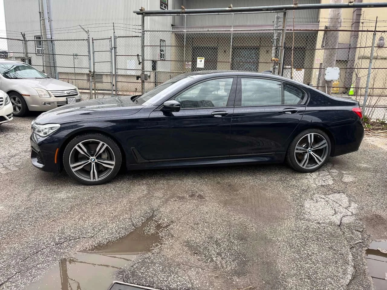 BMW 750 * xDrive * CARFAX * DIGITAL KEY * МАСАЖИ * ОБДУХ, снимка 2 - Автомобили и джипове - 54647768