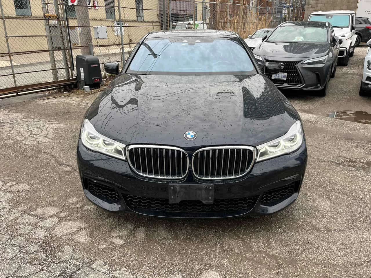BMW 750 * xDrive * CARFAX * DIGITAL KEY * МАСАЖИ * ОБДУХ, снимка 6 - Автомобили и джипове - 54647768