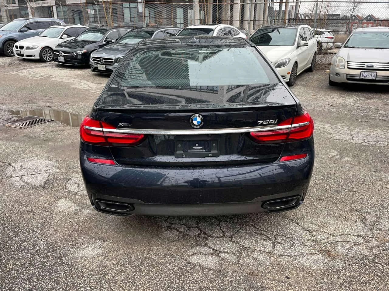 BMW 750 * xDrive * CARFAX * DIGITAL KEY * МАСАЖИ * ОБДУХ, снимка 4 - Автомобили и джипове - 54647768