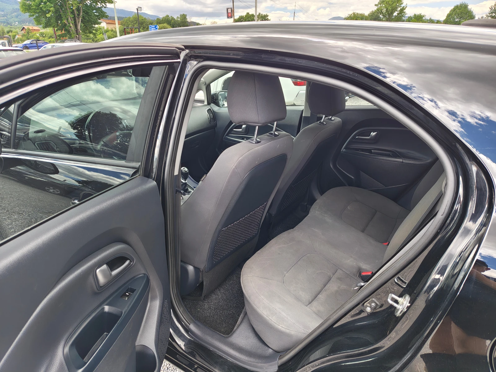 Kia Rio 1.1 CRDI, снимка 10 - Автомобили и джипове - 54892404