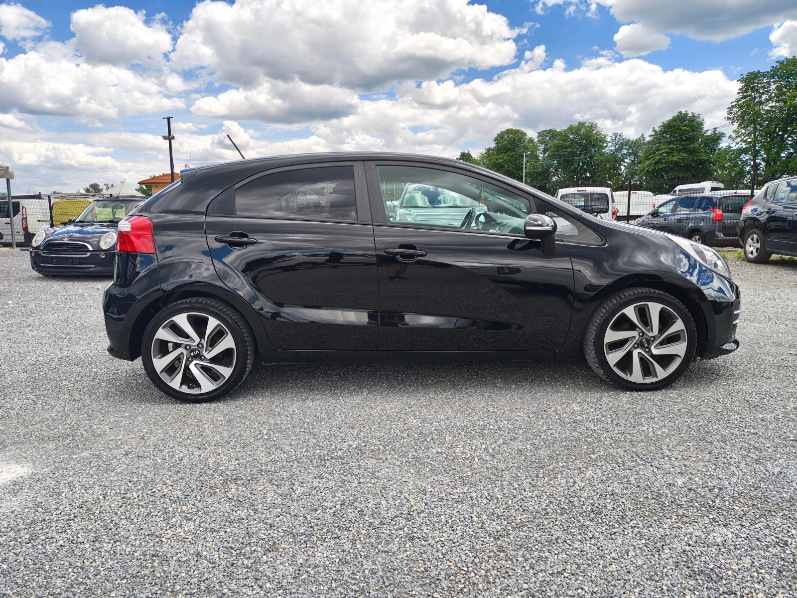 Kia Rio 1.1 CRDI, снимка 3 - Автомобили и джипове - 54892404