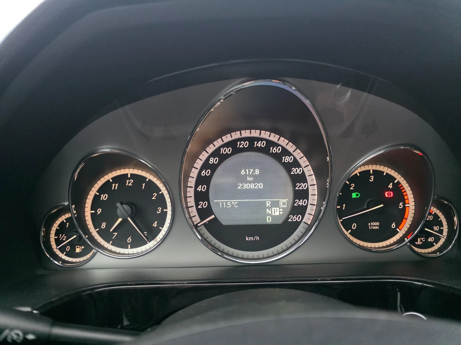 Mercedes-Benz E 350, снимка 15 - Автомобили и джипове - 54914129