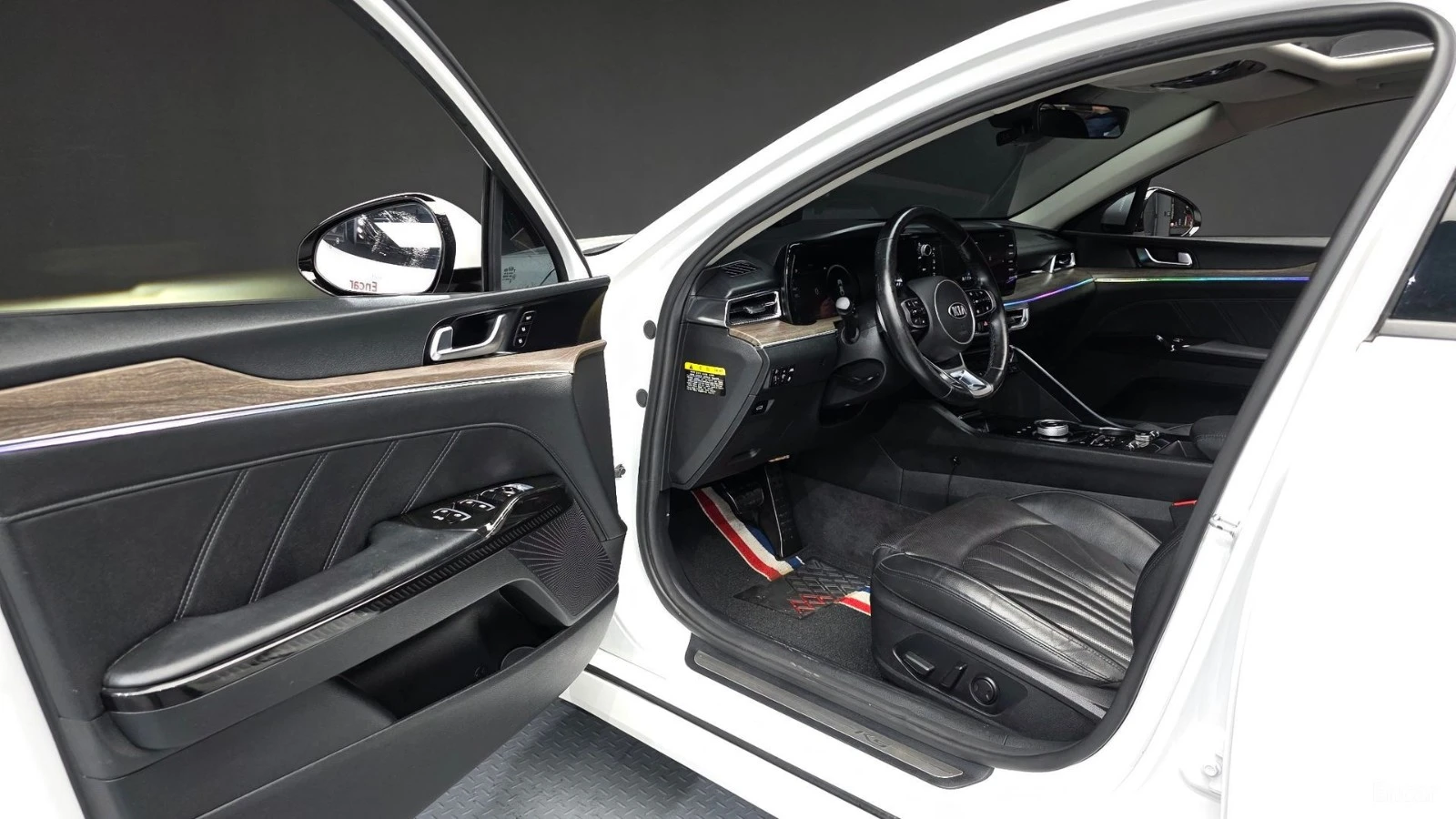Kia K5 2.0* SIGNATURE* ПОДГРЕВ* ОБДУХВАНЕ* 360* ПАНО* , снимка 10 - Автомобили и джипове - 55465704